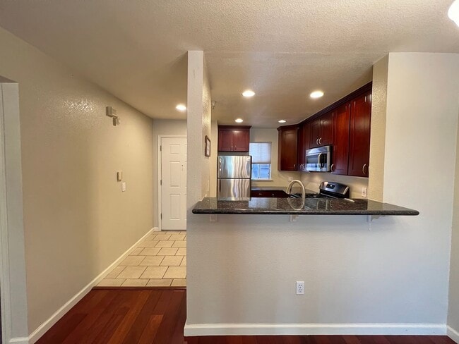 Building Photo - 2BD/2BA North Valley Condo - Available Now!