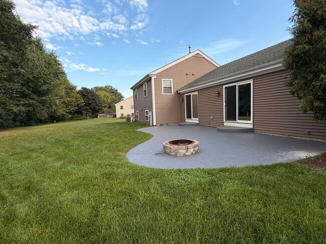 Foto del edificio - 700 Woodbine Ln