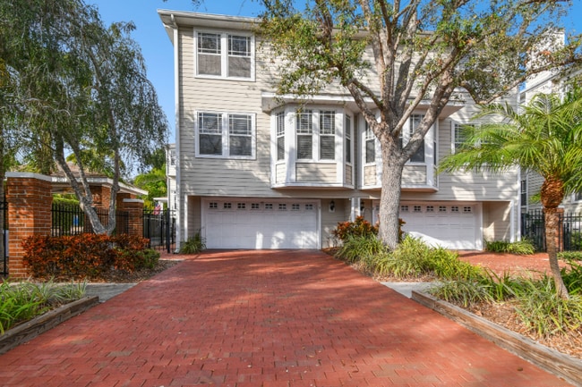 Building Photo - 3315 W De Leon St