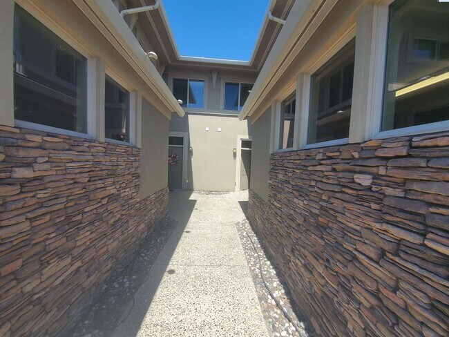 Building Photo - Columbia Point condo for rent