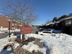 Building Photo - 279 Redstone Hill