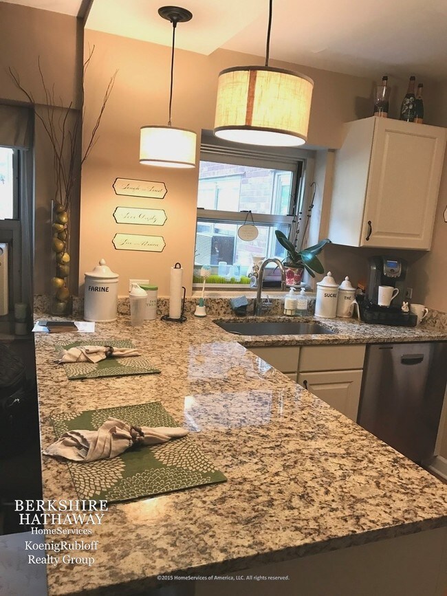 Foto del edificio - 4980 N Marine Dr