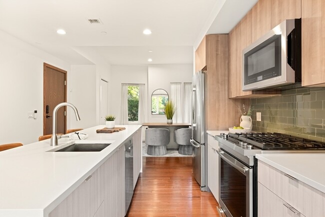 Building Photo - 143-171-171 Hyde Park Ave