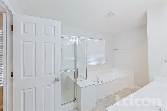 Foto del edificio - 322 Burning Brook Dr