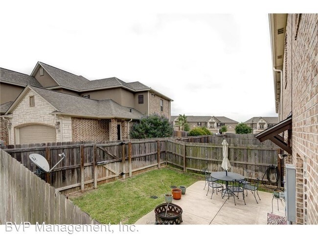 Building Photo - 2 br, 2.5 bath House - 1401 Crescent Ridge