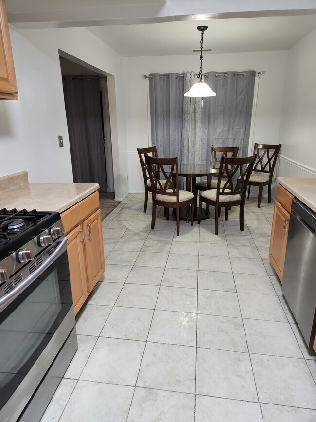 Building Photo - 1 Carob Ct
