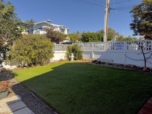 Building Photo - 731 Beryl St