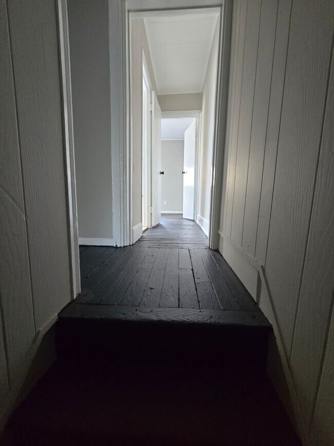 Foto del edificio - Renovated 4 Bedroom Home – Hardwood Floors Throughout – Available Now