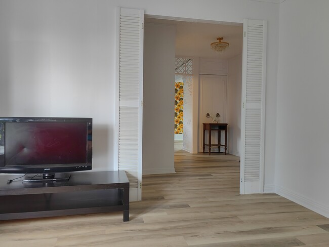 Building Photo - 6005 Rue Angèle