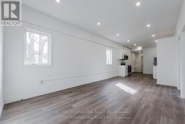 Building Photo - 1930 Queen St E