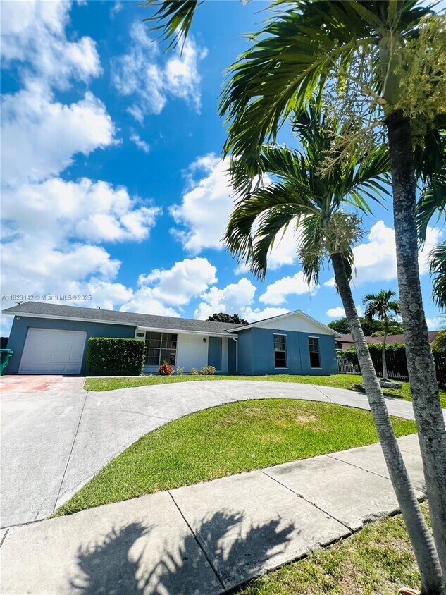 Foto principal - 13065 SW 263rd Terrace