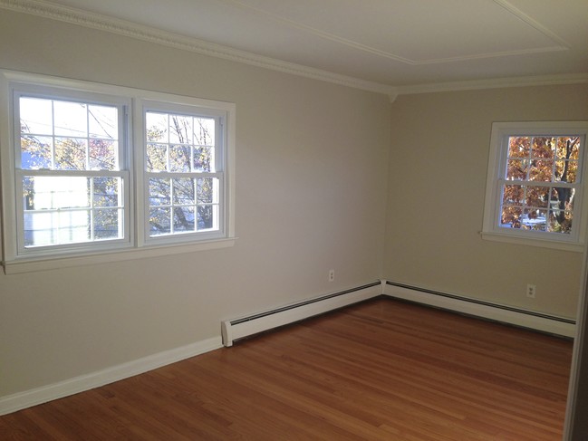 Building Photo - 304 9th St