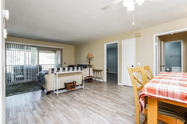 Building Photo - 2530 Clairemont Dr