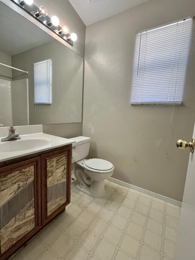 Foto del edificio - 7439 W Crest Ln