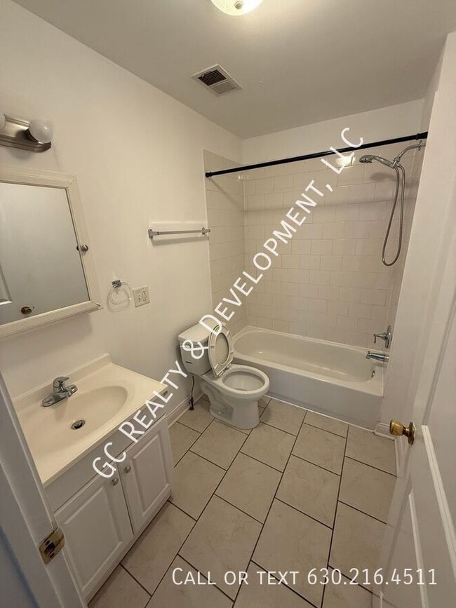 Building Photo - 1512 W 17th St