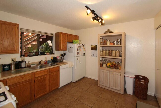 Foto del edificio - 1708 E Mountain View Ave