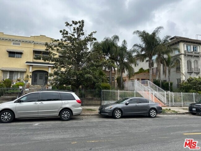 Foto del edificio - 836 S Catalina St