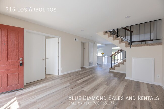 Building Photo - Completely upgraded 4 BR, 3 BA Townhouse i...