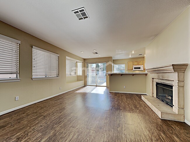 Foto del edificio - 1824 Glenwillow Dr