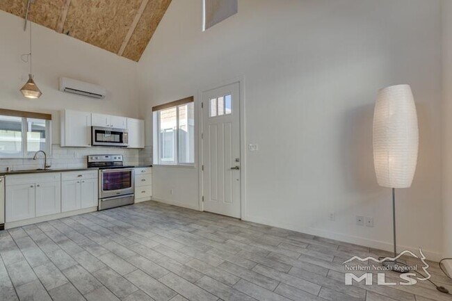 Building Photo - 873 Ryland St