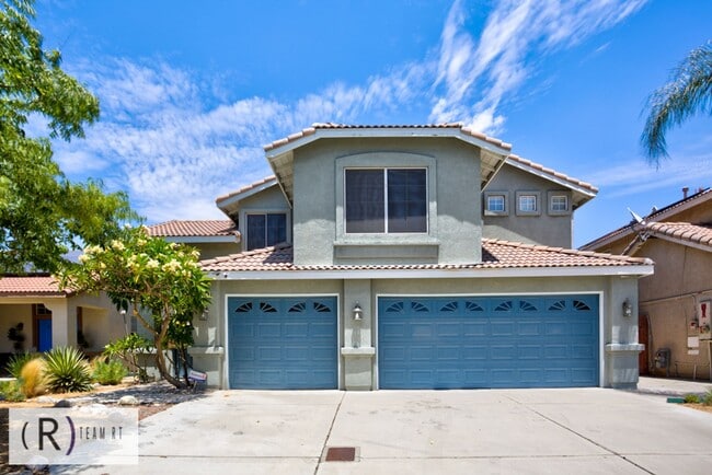 A Bright and Cozy Home with 3 Bedroom and 2 Bathroom with a Loft - A Bright and Cozy Home with 3 Bedroom and 2 Bathroom with a Loft
