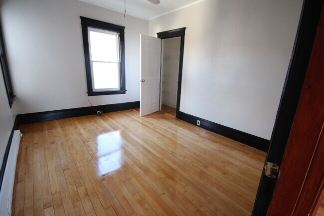 Foto del edificio - 82 Green Hill Pky