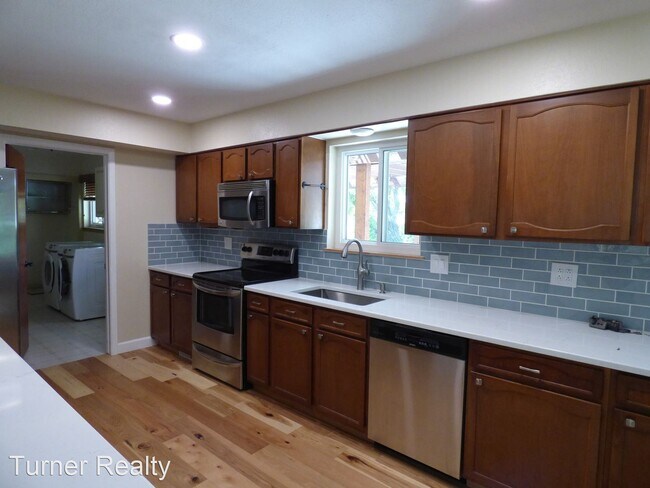 Building Photo - 3 br, 3 bath House - 9148 Fleetwood Avenue