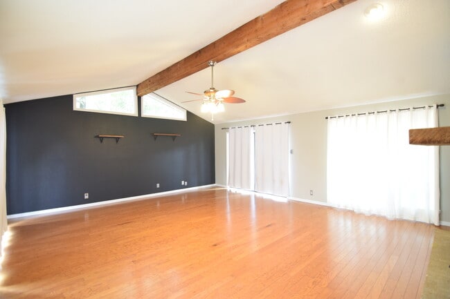 Building Photo - 4005 Trailwood Dr