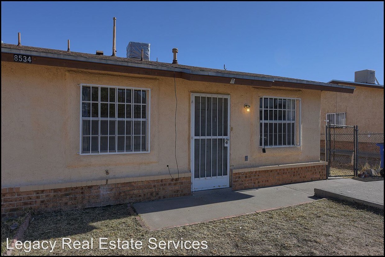 Primary Photo - 8534 Leo St