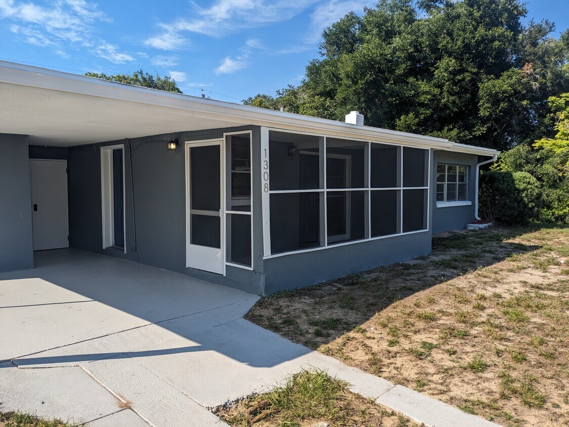Foto principal - 1308 Eugene Black St
