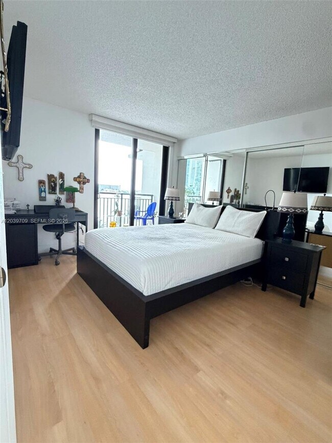 Foto del edificio - 540 Brickell Key Dr