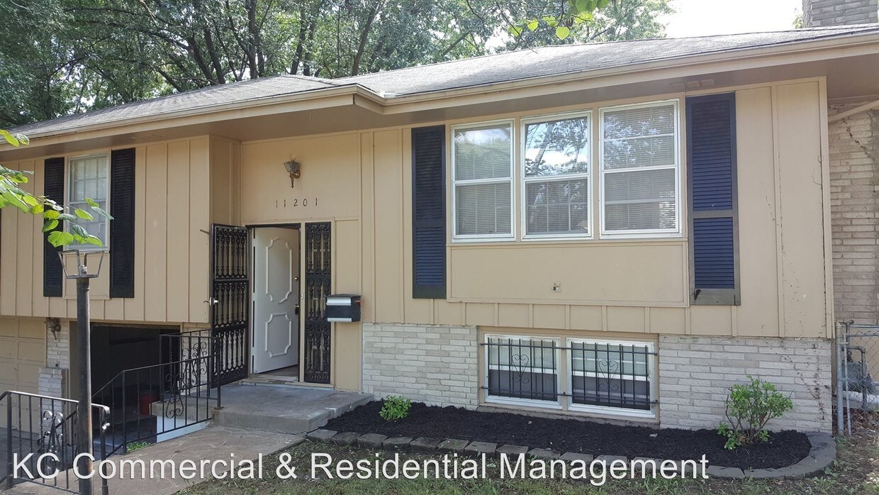 Primary Photo - 3 br, 2 bath House - 11201 E 59th Street