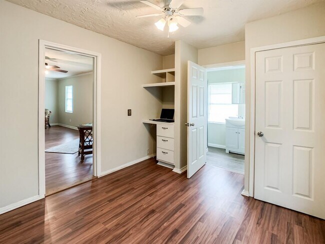Building Photo - 4697 Geneva Drive