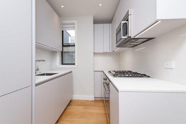 Building Photo - Unique and Unique Apt