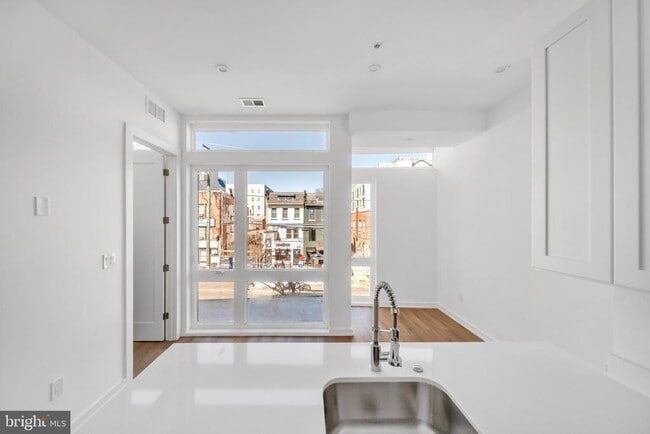 Building Photo - 710 Kennedy St NW