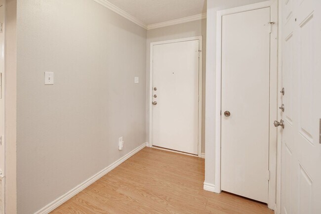 Foto del edificio - JULY 2025 PRE-LEASE!!  Great 3 Bedroom 2 B...