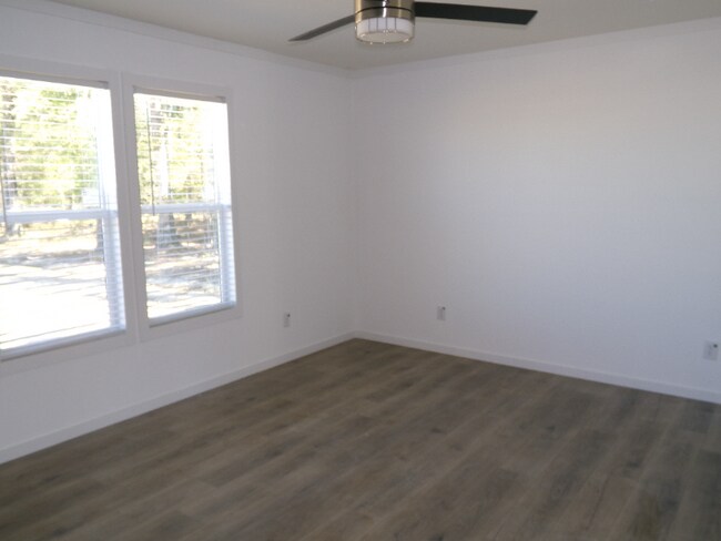 Building Photo - 432 Patriot Ln