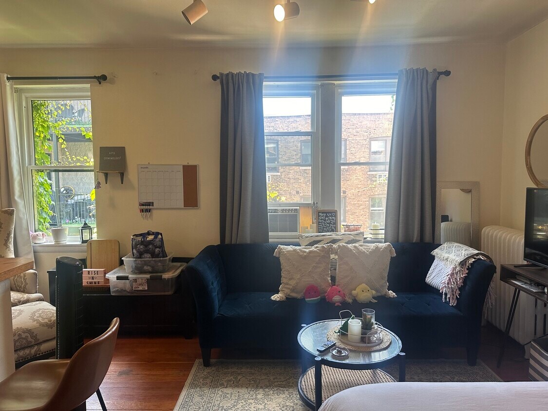 Foto principal - 644 W Wrightwood Ave