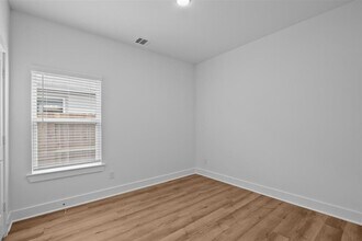 Building Photo - 31915 Splendor Dr