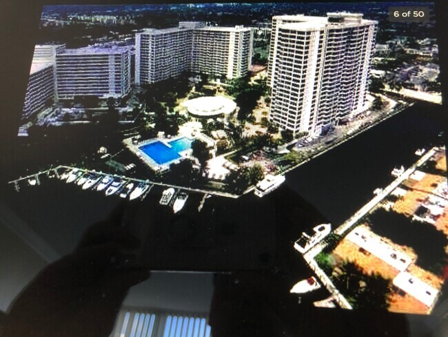 Foto del edificio - 600 Three Islands Blvd