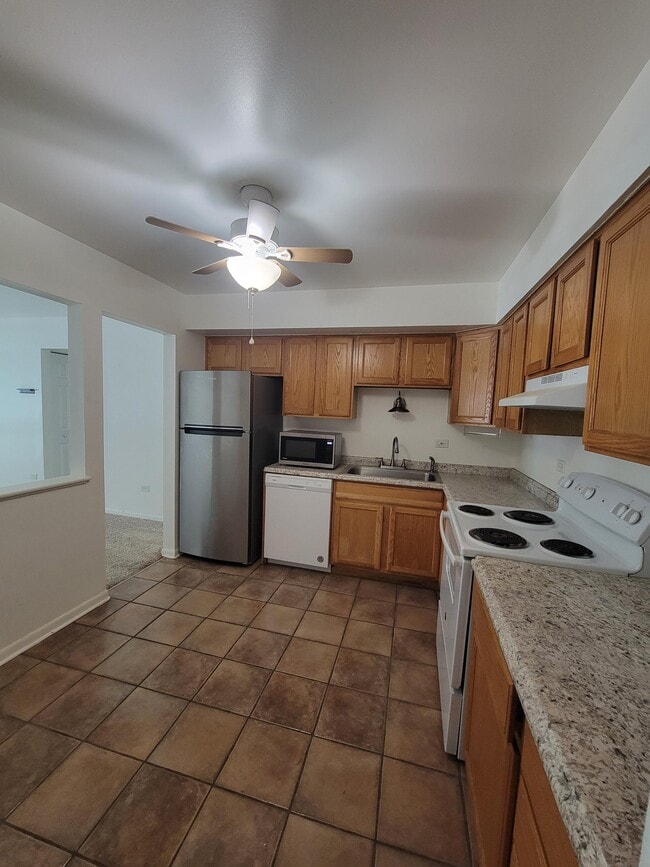 Building Photo - 2214 S Goebbert Rd