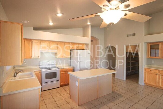 Building Photo - 940 S Lafayette Dr
