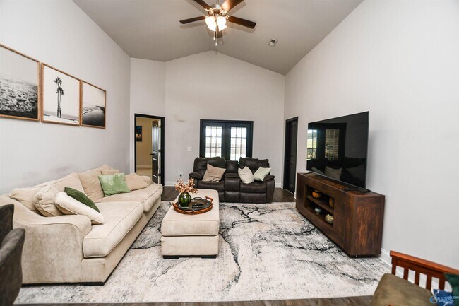 Building Photo - 194 Abercorn Dr