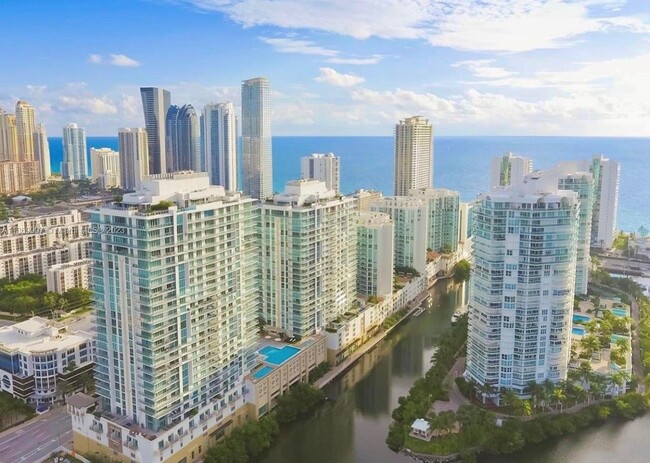 Foto del edificio - 330 Sunny Isles Blvd