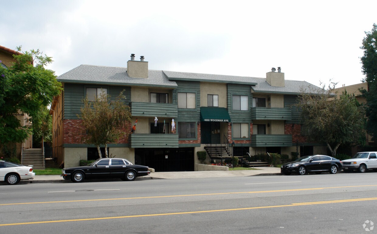 Foto principal - 6222 Woodman Ave