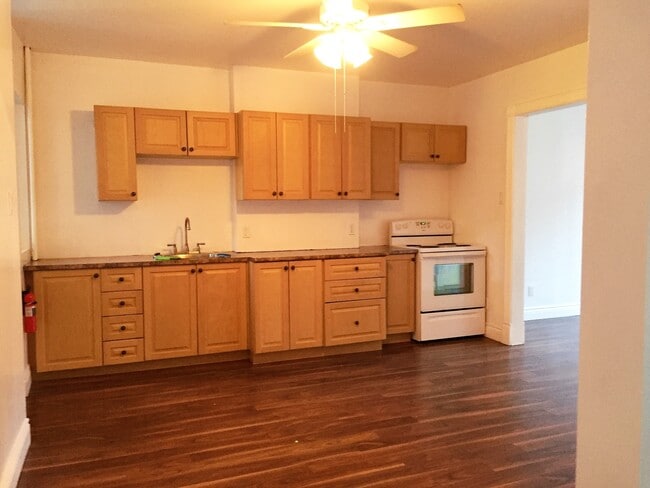 Building Photo - 357-357 Rue Wilbrod St