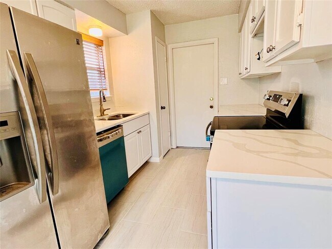 Foto del edificio - 830 Richvale Ln