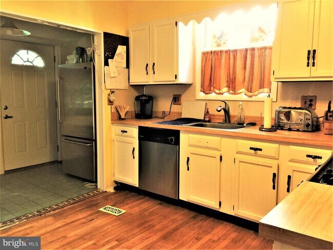 Foto del edificio - 4344 Freeland Ave