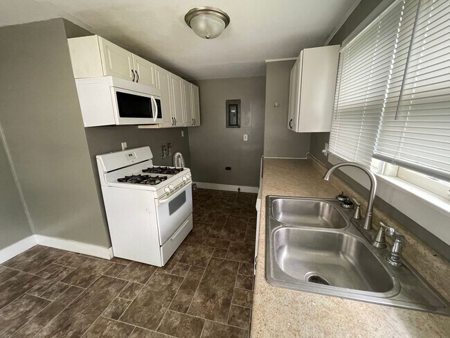 Foto del edificio - 2 Bedroom, 1.5 Bathroom Duplex