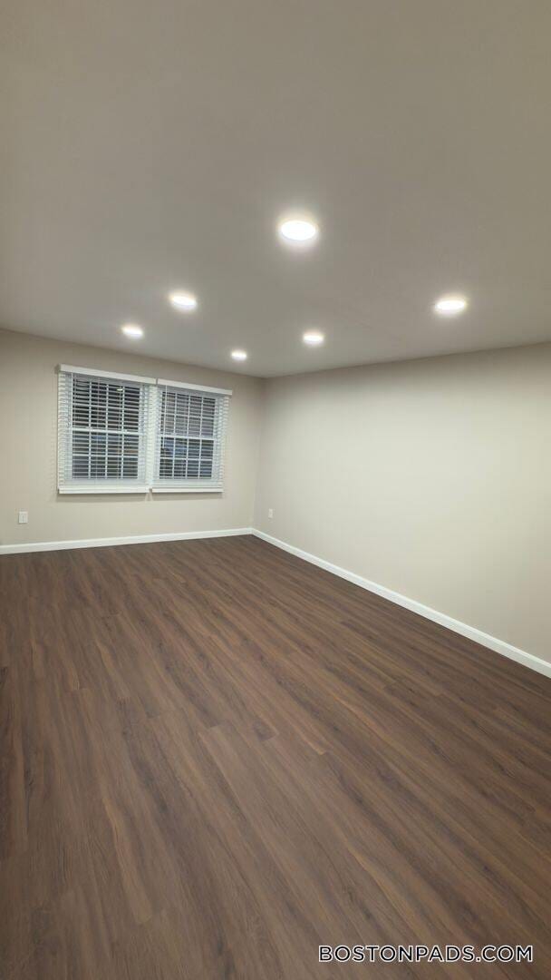 Building Photo - 27 Ridgewood Ln